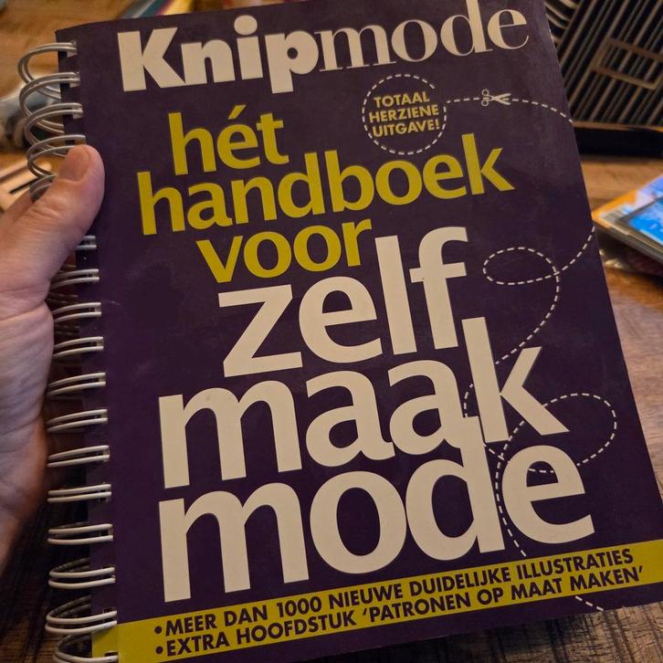 Handboek Zelfmaakmode - Knipmode, Boeken, Hobby en Vrije tijd, Zo goed als nieuw, Borduren en Naaien, Ophalen of Verzenden