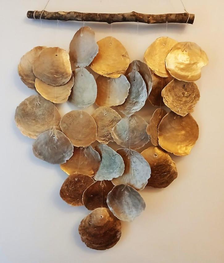 Grote volle schelpen hanger windgong goud taupe jingle shell, Antiek en Kunst, Curiosa en Brocante, Ophalen of Verzenden