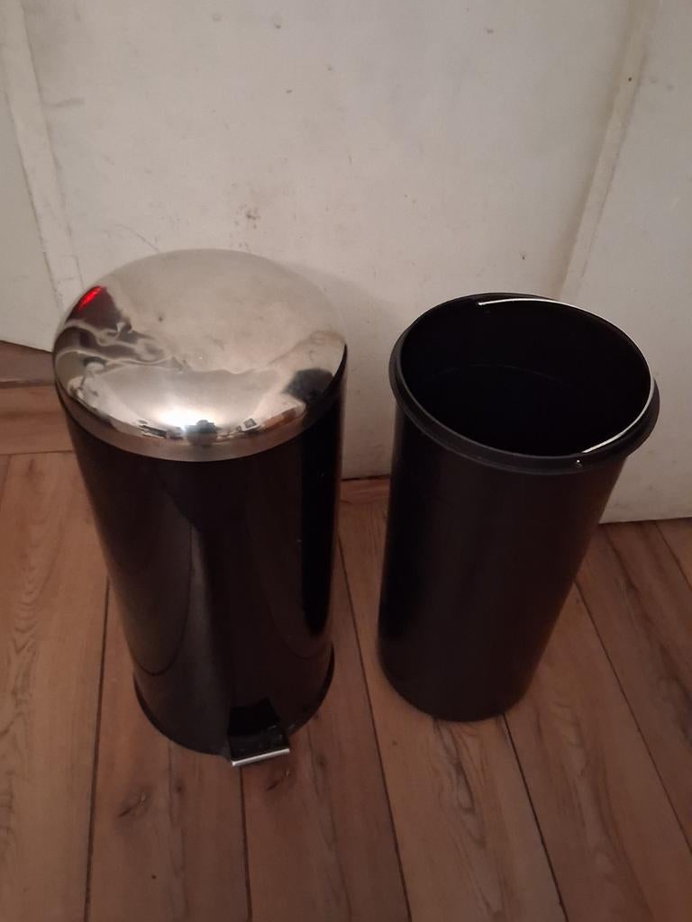 Te koop, brabanita prullenbak met pedaal functie., Ophalen, Metaal, Met pedaal
