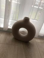 Mooie beige donut vaas, Overige kleuren, Aardewerk of Porselein, Ophalen of Verzenden, Zo goed als nieuw