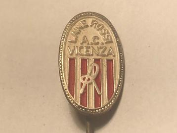 Metalen A.C. VICENZA VOETBALCLUB Speld (Rood/Wit/Metaalkl.). beschikbaar voor biedingen
