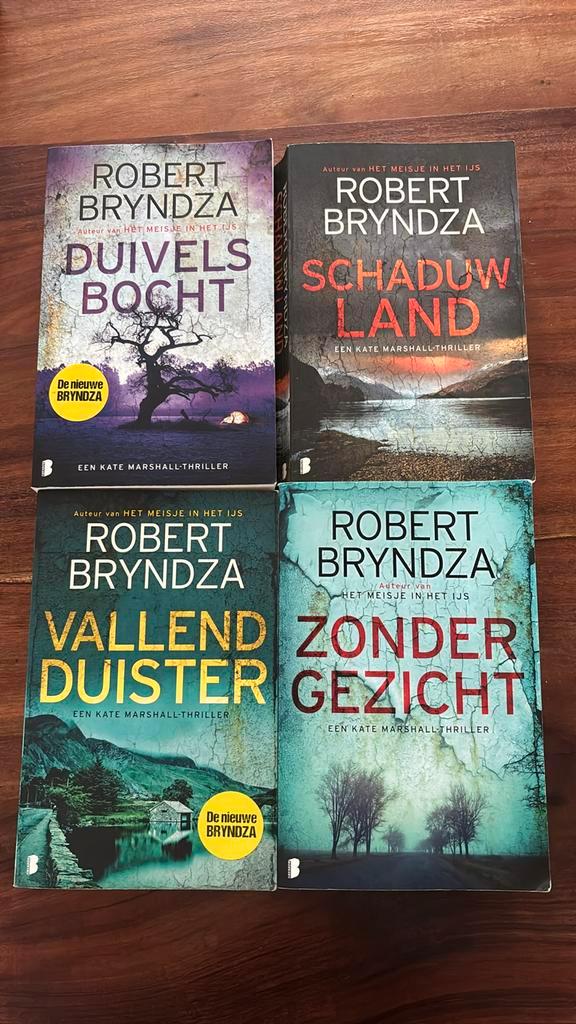 4x Robert Bryndza - Kate Marshall serie, Boeken, Thrillers, Zo goed als nieuw, Ophalen of Verzenden
