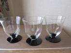 Drie art deco aperitief glazen - zwarte hyalietvoet, Antiek en Kunst, Antiek | Glas en Kristal, Verzenden