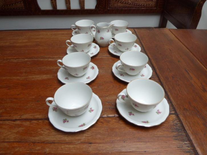 8 porseleinen kop en schotel + melkkannetje M. Luise Bavaria, Antiek en Kunst, Antiek | Servies los, Ophalen of Verzenden