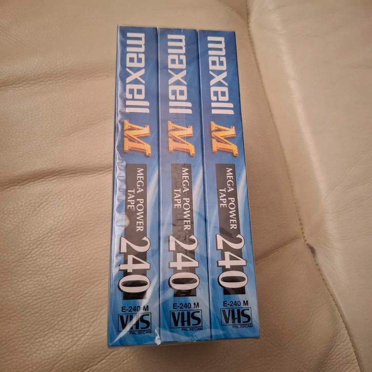 Nieuw in verpakking: 3x VHS Maxell Mega Power Tape E240, Cd's en Dvd's, VHS | Documentaire, Tv en Muziek, Zo goed als nieuw, Alle leeftijden