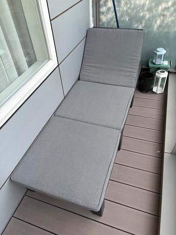 Lounge bed inclusief Matras beschikbaar voor biedingen