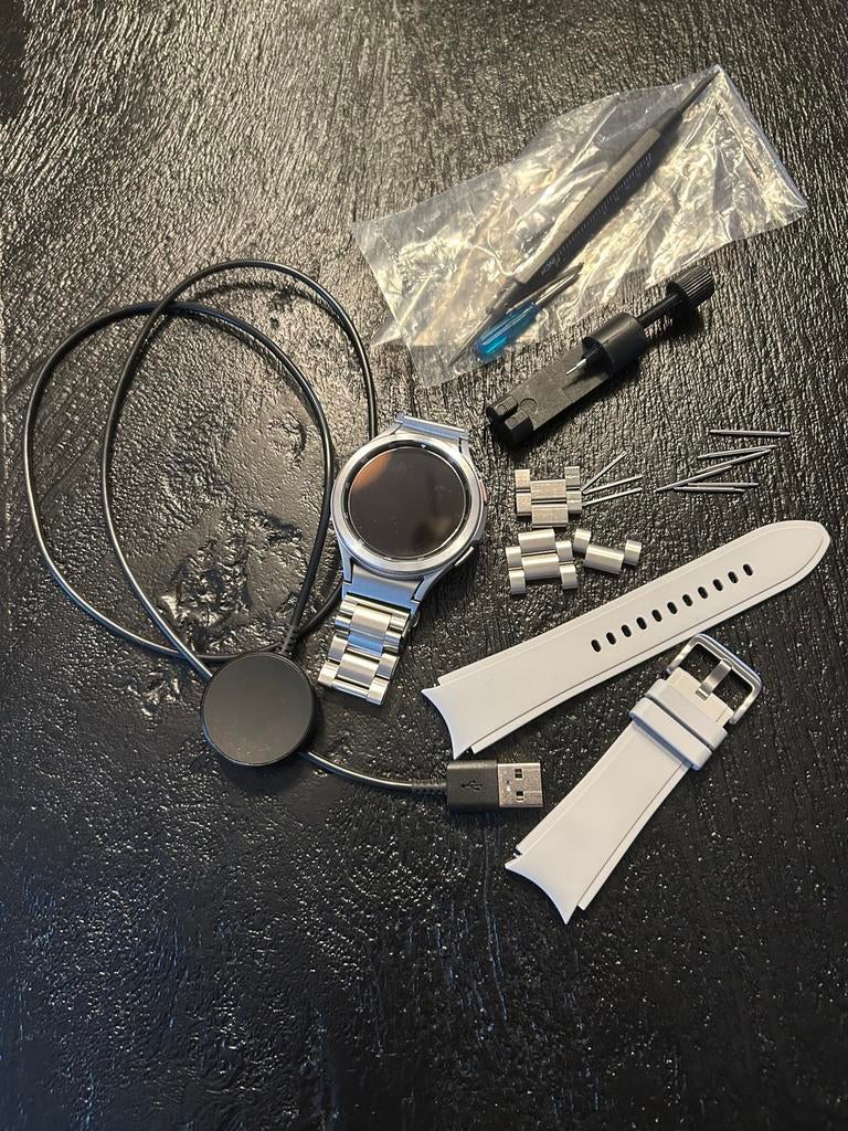 Samsung Galaxy Watch 4 Classic - Zilver 46mm, Afstand, Ophalen of Verzenden, Zo goed als nieuw, Waterdicht