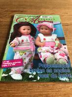 Poppenmode om zelf te breien en naaien. Nr 0559, Hobby en Vrije tijd, Kledingpatronen, Ophalen of Verzenden, Zo goed als nieuw