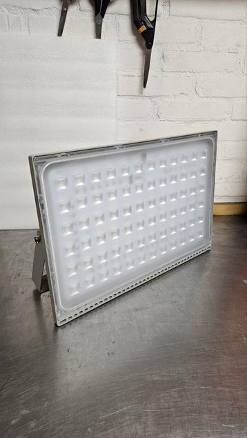500 watt led Paardenbak verlichting nieuw in de doos. Rijbak beschikbaar voor biedingen