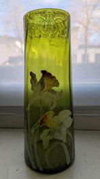 Groene vaas met bloemmotief, Ophalen of Verzenden