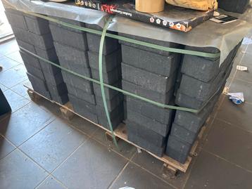 Pallet nieuwe klinkers donker grijs beschikbaar voor biedingen