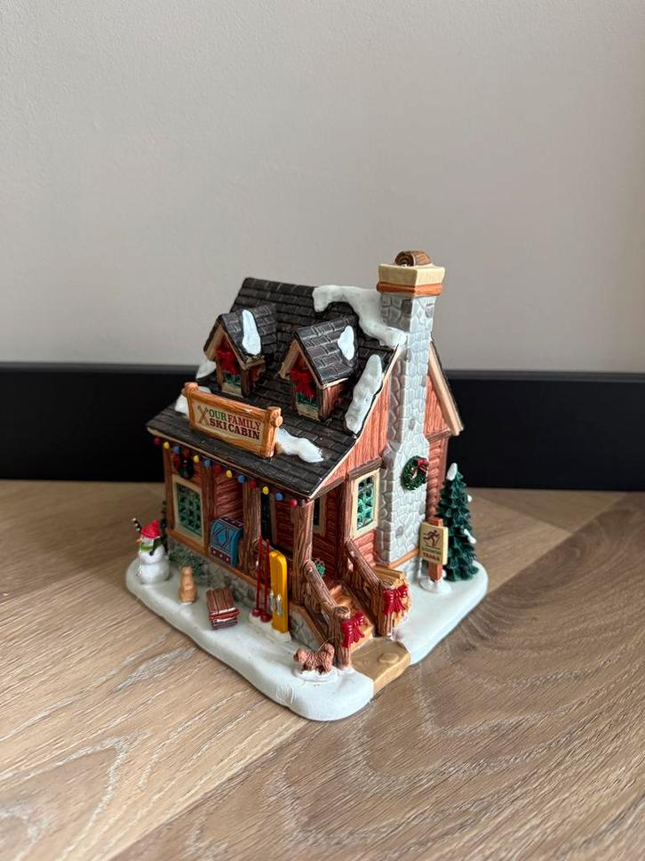 Lemax - Our Family Ski cabin, Diversen, Kerst, Zo goed als nieuw, Ophalen