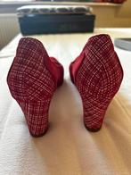 Nieuwe Italiaanse (Lilian) rode pumps maat 38,5, Kleding | Dames, Schoenen, Ophalen of Verzenden, Zo goed als nieuw, Rood