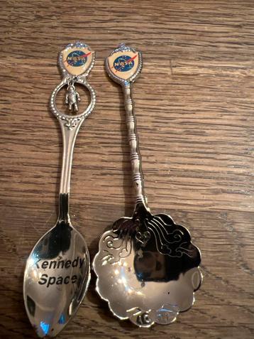 2 Souvenir NASA Lepeltjes - Kennedy Space Center beschikbaar voor biedingen