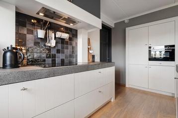 prachtige oude stijl keuken beschikbaar voor biedingen