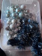 Onbreekbare kerstballen blauw en zilver 2 blauwe slingers, Diversen, Kerst, Ophalen of Verzenden, Zo goed als nieuw