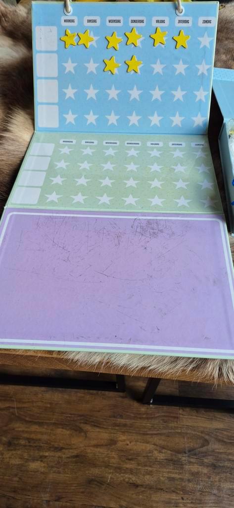Weekbord met meer dan 100 magneten, Kinderen en Baby's, Speelgoed | Overig, Zo goed als nieuw, Jongen of Meisje, Ophalen