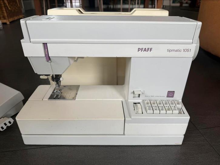 Pfaff Tipmatic 1051 naaimachine, Hobby en Vrije tijd, Naaimachines en Toebehoren, Zo goed als nieuw, Naaimachine, Pfaff, Ophalen of Verzenden