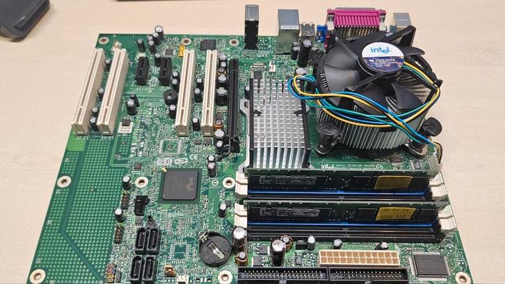 Retroset :Pentium 4 3.2Ghz/2GB ram/Intel desktop moederbord, Computers en Software, Moederborden, Gebruikt, Intel, DDR2, Ophalen of Verzenden