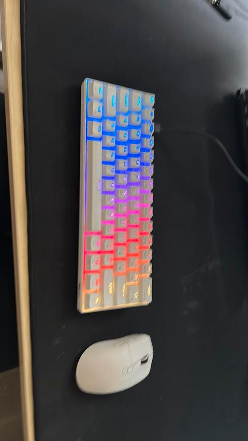 Gaming keyboard & gaming mouse shark attack x6  rk61, Computers en Software, Toetsenborden, Zo goed als nieuw, Ophalen of Verzenden