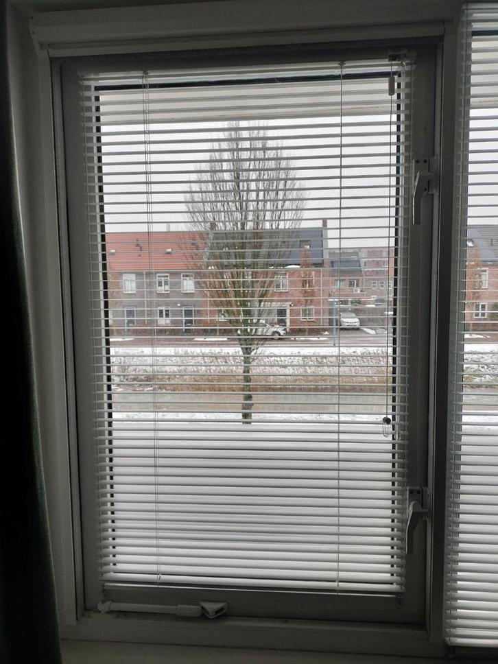 Witte jaloezieën, Huis en Inrichting, Stoffering | Gordijnen en Lamellen, Zo goed als nieuw, 100 tot 150 cm, 50 tot 100 cm, Wit