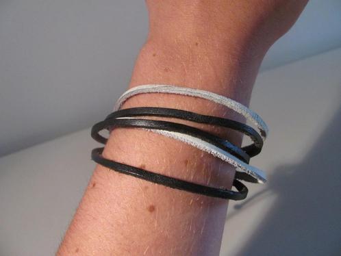 Armband Met Zwart Wit Touwtjes / Accessoire ~ Sieraad, Sieraden, Tassen en Uiterlijk, Armbanden, Nieuw, Ophalen of Verzenden