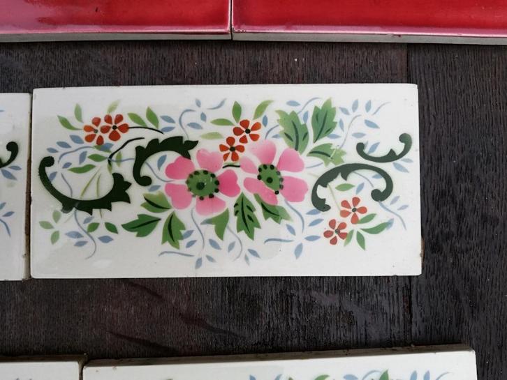 199cm Antieke wandtegels 7,5x15,3cm bloemenrand, Antiek en Kunst, Antiek | Wandborden en Tegels, Ophalen of Verzenden