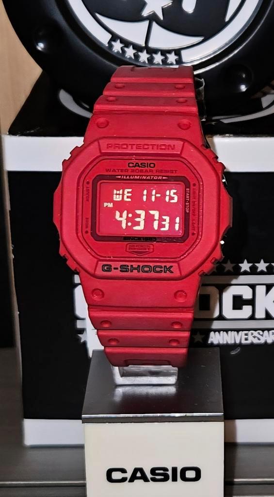 Casio G-shock DW5635C Red Out - Collectors item, Sieraden, Tassen en Uiterlijk, Horloges | Heren, Nieuw, Polshorloge, Casio, Kunststof