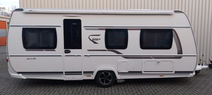 Fendt 515sg bianco selection, Caravans en Kamperen, Caravans, Particulier, tot en met 4, 1250 - 1500 kg, Rondzit, Fendt, 2 aparte bedden