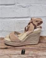 Kenneth Cole - Prachtige leren sleehakken maat 40 - Nieuw, Beige, Kenneth Cole, Nieuw, Sandalen of Muiltjes