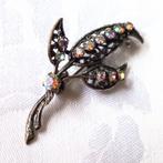 AFGEPRIJSD oude filigrain broche met aurora borealis, Met kristal, Overige materialen, 4 tot 7 cm, Gebruikt