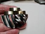 Diverse kleuren apart model broche + 3goudkleur stukken erop, Sieraden, Tassen en Uiterlijk, Broches, Overige materialen, 4 tot 7 cm