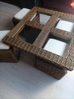 Rotan (bruin) tafel met 4 krukken., Huis en Inrichting, Tafels | Bijzettafels, Overige materialen, Vierkant, Zo goed als nieuw