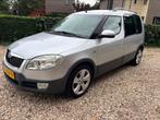 Skoda Roomster 1.6 16V 77KW Scout 2008 Grijs, Auto's, Voorwielaandrijving, Zwart, 4 cilinders, Roomster