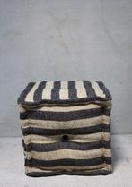 Stoere Oosterse Kelim Poef Sobere Voetenbank Vintage Stoel, Uniek Sober Stoer Bohemian Landelijk Retro Vintage Style Oosters, Minder dan 50 cm