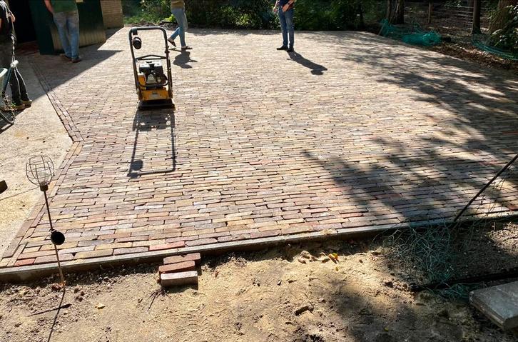 Hovenier/stratenmaker Ermelo, Diensten en Vakmensen, Tuinmannen en Stratenmakers, Bestrating, Hekwerk of Schuttingen, Tuin- of Vijveraanleg