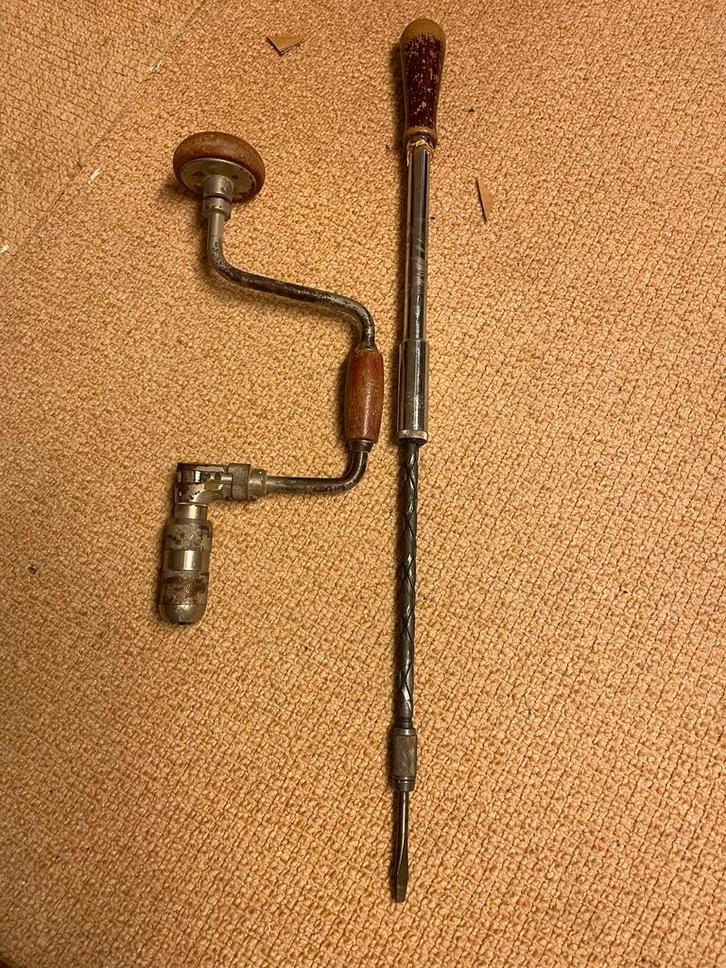 Ouderwetse handboor en schroevendraaier, Doe-het-zelf en Verbouw, Gereedschap | Handgereedschap, Gebruikt, Ophalen