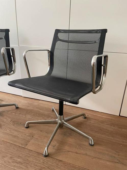 Eames EA108 aluminium netweave draaibaar ICF Italië, Antiek en Kunst, Antiek | Meubels | Stoelen en Banken, Ophalen of Verzenden