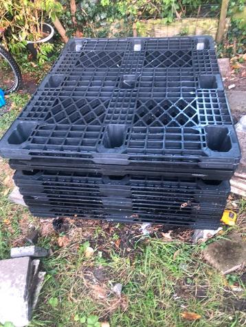 Stapel Pallets beschikbaar voor biedingen