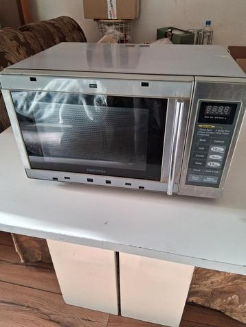 Te koop,Daewoo merk magnrtoren+Grill. beschikbaar voor biedingen