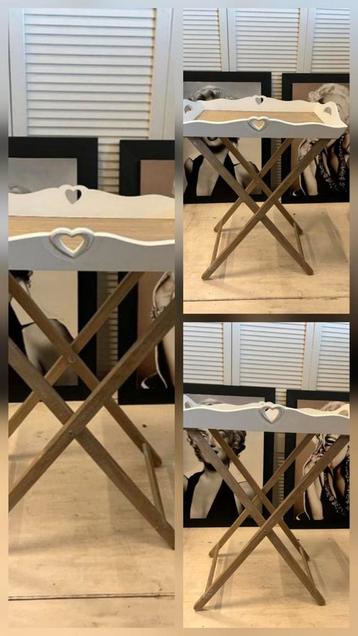 Leuk tafeltje met hartjes beschikbaar voor biedingen