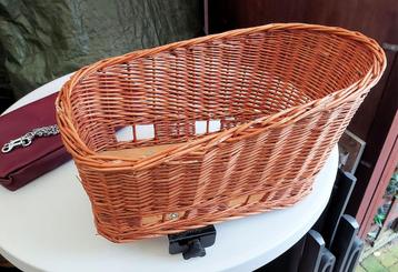 Rieten Basil hondenfietsmand beschikbaar voor biedingen