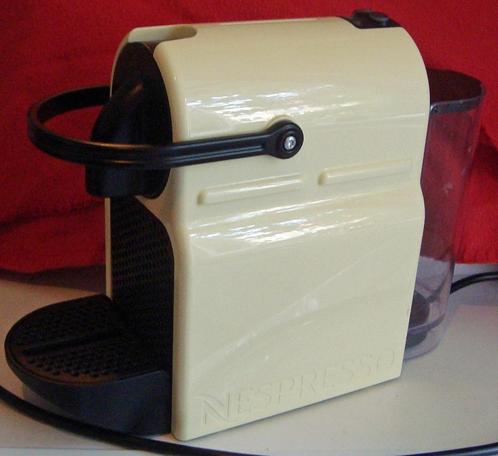 Nespresso Krups Inissia, Witgoed en Apparatuur, Koffiezetapparaten, Zo goed als nieuw, Koffiemachine, Afneembaar waterreservoir