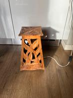 Prachtig tafeltje met lamp. Plantentafeltje, krukje, Ophalen of Verzenden, Zo goed als nieuw