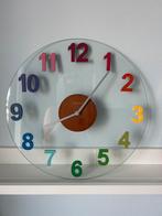 LAATSTE KANS! Nextime Wandklok met Kleurrijke Cijfers, Huis en Inrichting, Woonaccessoires | Klokken, Ophalen of Verzenden, Gebruikt