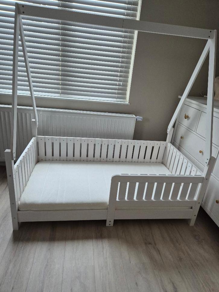 Kinderbedje met matras, Huis en Inrichting, Slaapkamer | Bedden, Zo goed als nieuw, Eenpersoons, 90 cm, 190 cm of minder, Hout