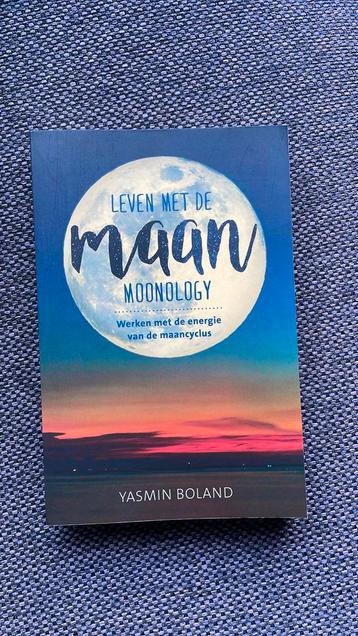 Boek: Leven met de maan beschikbaar voor biedingen