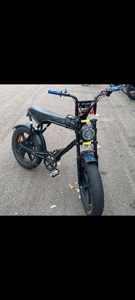 Aangepaste Elektrische Fiets - V8, Fietsen en Brommers, Elektrische fietsen, Gebruikt, Overige merken, 55 tot 59 cm, 30 tot 50 km per accu