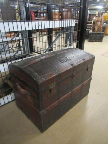 Oer 11419 grote antieke reiskoffer beschikbaar voor biedingen