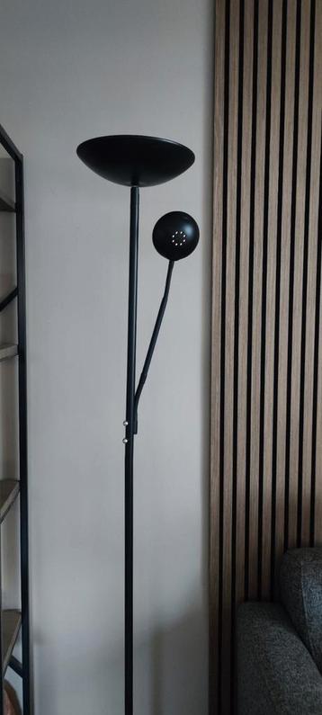 Mooie zwarte vloerlamp met leeslamp beschikbaar voor biedingen